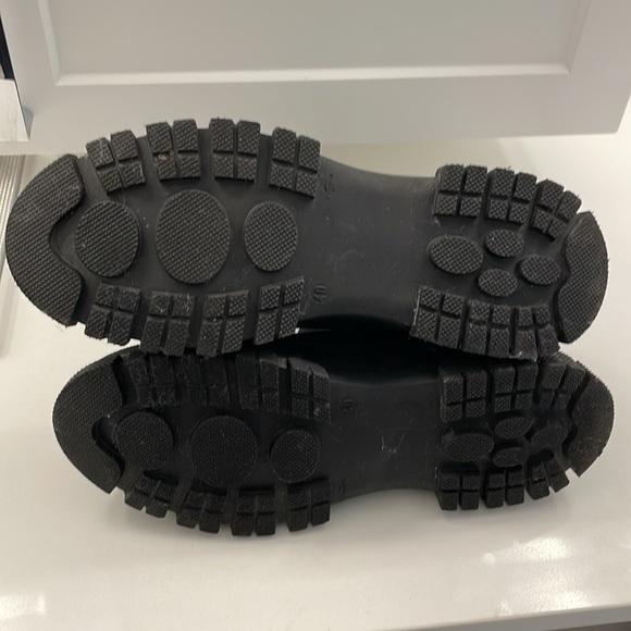 Italian made Buemos black suede short boots with thick non slip rubber sole. - Picture 4 of 7